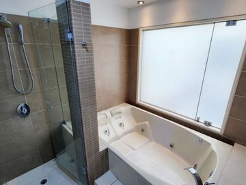Vendo Lujoso Penthouse Duplex a 1 cdra de Malecón