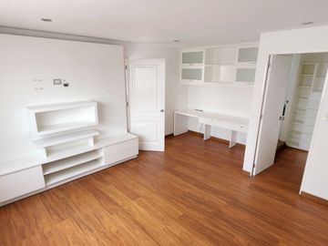 Vendo Lujoso Penthouse Duplex a 1 cdra de Malecón