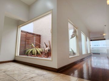 Vendo Lujoso Penthouse Duplex a 1 cdra de Malecón