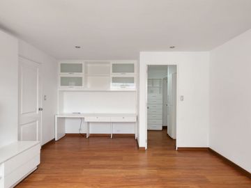 Vendo Lujoso Penthouse Duplex a 1 cdra de Malecón