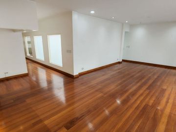 Vendo Lujoso Penthouse Duplex a 1 cdra de Malecón