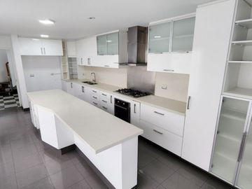 Vendo Lujoso Penthouse Duplex a 1 cdra de Malecón