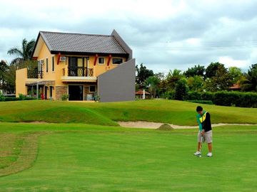 Income generating out of town 3 bedroom villas with a prefect view of the golf course in Silang nearby Tagaytay