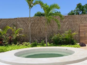 DEPARTAMENTOS DE DOS HABITACIONES AMUEBLADOS Y EQUIPADOS SOBRE AV. PRINCIPAL EN TULUM