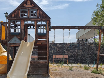 CASA EN VENTA CON CUARTA RECAMARA EN PLANTA BAJA, CUARTO DE SERVICIO Y ROOF TOP EN LA RESERVA JURIQUILLA
