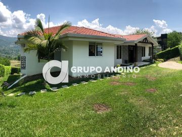 Se vende Parcela en Condominio Castilla Real - Pinchote