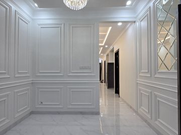 Rumah baru design classic di Pondok Bambu Jakarta Timur