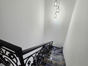 Rumah baru design classic di Pondok Bambu Jakarta Timur