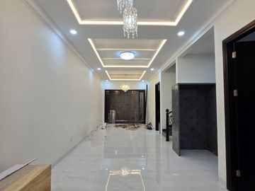 Rumah baru design classic di Pondok Bambu Jakarta Timur