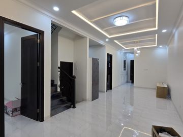 Rumah baru design classic di Pondok Bambu Jakarta Timur