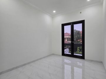 Rumah baru design classic di Pondok Bambu Jakarta Timur