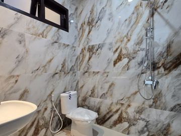 Rumah baru design classic di Pondok Bambu Jakarta Timur