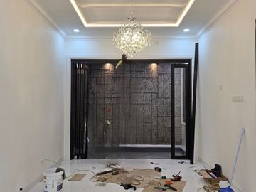 Rumah baru design classic di Pondok Bambu Jakarta Timur