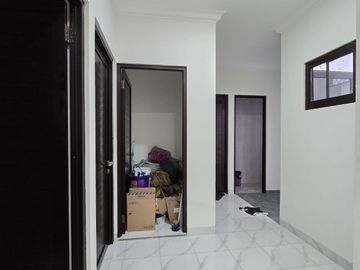 Rumah baru design classic di Pondok Bambu Jakarta Timur