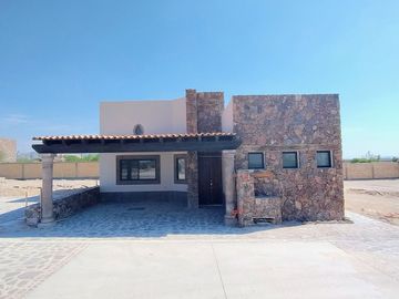 Casa de 1 piso, 210 m2, 3 recámaras, seguridad amenidades, San Miguel de Allende