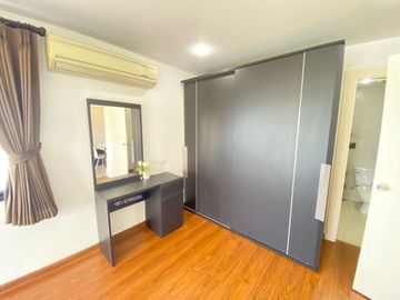 Sea view condo for sale Srirachacha Condo, large room, 2 bedrooms, fully furnished.