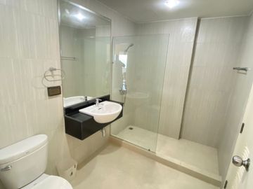 Sea view condo for sale Srirachacha Condo, large room, 2 bedrooms, fully furnished.