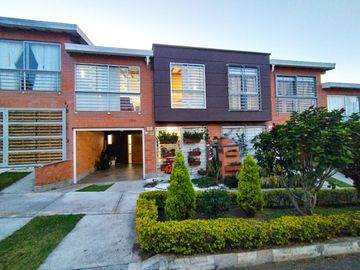 HERMOSA CASA UNIFAMILIAR CERCA AL CENTRO COMERCIAL SAN NICOLAS RIONEGRO