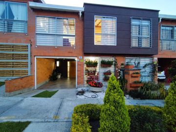HERMOSA CASA UNIFAMILIAR CERCA AL CENTRO COMERCIAL SAN NICOLAS RIONEGRO