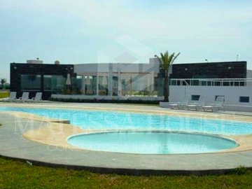 SE VENDE - CASA DE TRES NIVELES EN CONDOMINIO NAUTICO, PARACAS