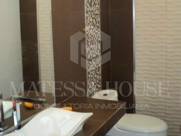 SE VENDE - CASA DE TRES NIVELES EN CONDOMINIO NAUTICO, PARACAS