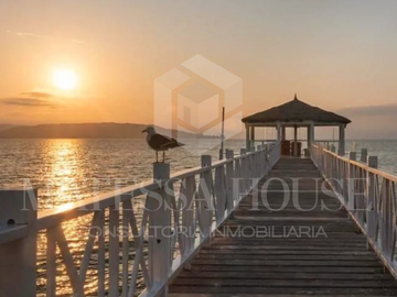 SE VENDE - CASA DE TRES NIVELES EN CONDOMINIO NAUTICO, PARACAS
