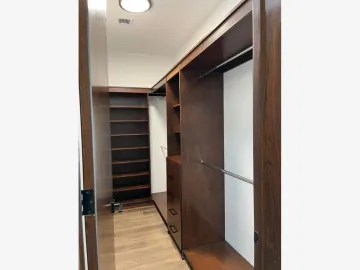 CASA EN VENTA EN CAMPOS ELISEOS CON ALBERCA
