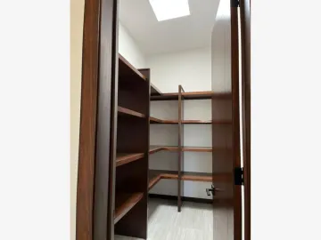 CASA EN VENTA EN CAMPOS ELISEOS CON ALBERCA