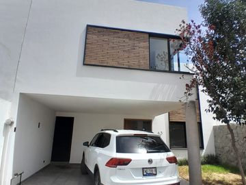 CASA EN VENTA EN CHOLULA  LA CARCAÑA PUEBLA CON AREAS VERDES