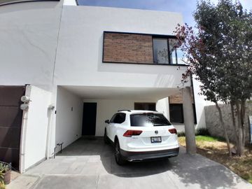 CASA EN VENTA EN CHOLULA  LA CARCAÑA PUEBLA CON AREAS VERDES