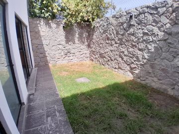 CASA EN VENTA EN CHOLULA  LA CARCAÑA PUEBLA CON AREAS VERDES