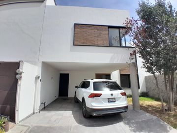 CASA EN VENTA EN CHOLULA  LA CARCAÑA PUEBLA CON AREAS VERDES