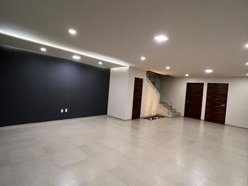 Moderna Casa NUEVA e Inteligente con Alberca y 4 Recámaras!