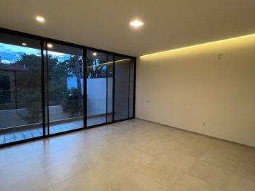 Moderna Casa NUEVA e Inteligente con Alberca y 4 Recámaras!