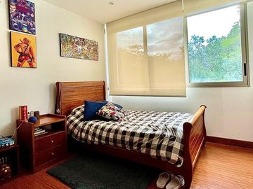 VENTA DE CASA DE 4 DORMITORIOS Y AMPLIO JARDIN EN TUMBACO URBANIZACIÓN LA VIÑA