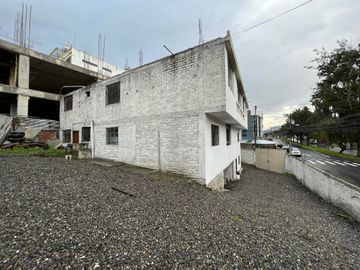 Casa rentera en venta en la Av. Pío Jaramillo