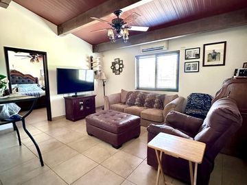 VENTA - CASA EQUIPADA de UNA PLANTA con ALBERCA en SAN PEDRO