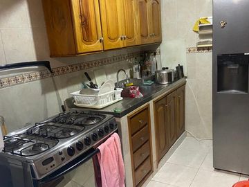 Venta de Casa Dividida en 2 Apartamentos Barrio Manga.