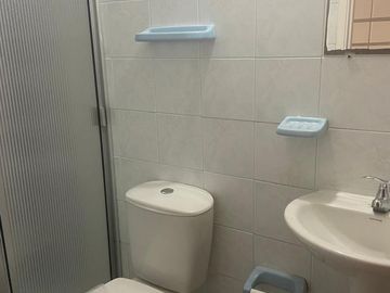 Venta de Casa Dividida en 2 Apartamentos Barrio Manga.