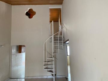 Venta de Casa Dividida en 2 Apartamentos Barrio Manga.