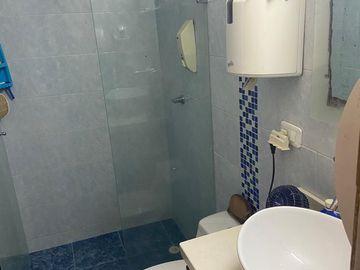 Venta de Casa Dividida en 2 Apartamentos Barrio Manga.