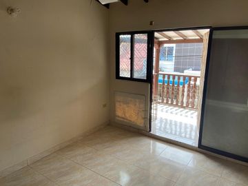 Venta de Casa Dividida en 2 Apartamentos Barrio Manga.