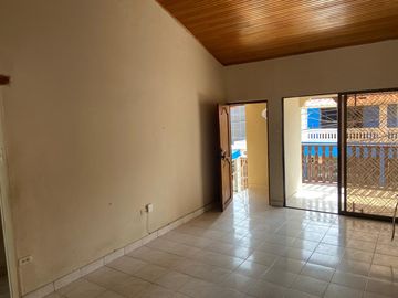 Venta de Casa Dividida en 2 Apartamentos Barrio Manga.