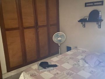 Venta de Casa Dividida en 2 Apartamentos Barrio Manga.