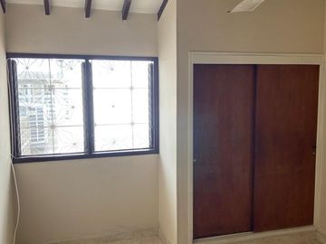 Venta de Casa Dividida en 2 Apartamentos Barrio Manga.