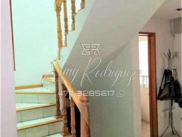 CASA EN VENTA COL. PORTALES DE LA ARBOLEDA. León,Gto; 3 REC, EQUIPADA, 2.5 BAÑOS.