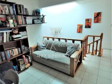 CASA EN VENTA COL. PORTALES DE LA ARBOLEDA. León,Gto; 3 REC, EQUIPADA, 2.5 BAÑOS.