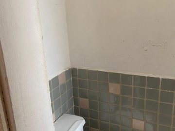 VENDO CASA COMO TERRENO EN CUERNAVACA, GRAN UBICACIÓN, ZONA FRESCA.