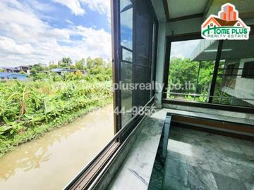 หมู่บ้านสุภาพร สามโคก ปทุมธานี (วิวริมน้ำ 2 หลังติดกัน เหมาะสำหรับเป็น Home Office)
