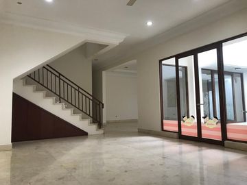 DISEWA RUMAH (Ada Kolam Renang) DI JL.PANGERAN ANTASARI RAYA JAKARTA SELATAN